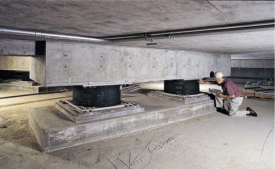 Diseño de Aislación Sísmica de Base en Iquique: Soluciones para la Zona de Mayor Riesgo Sísmico de Chile